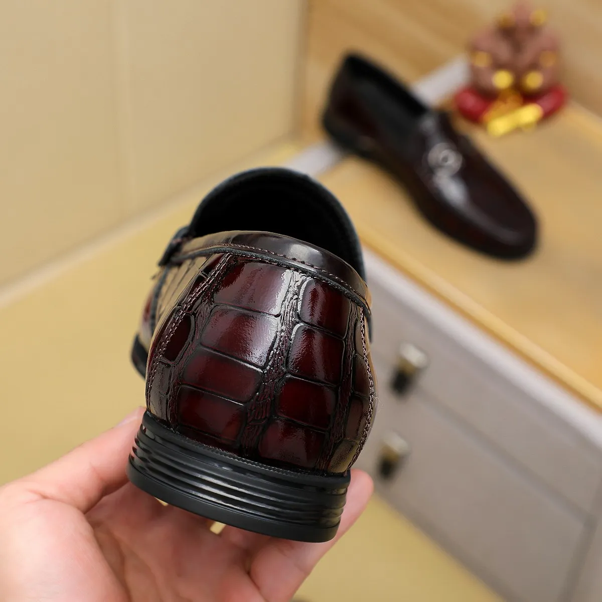 Men's shoes 250 🕷🕷🐂【Ferragamo】Ferragamo Popular fashionable casual shoes🇨🇳Official website counter 1:1 production, original mold opening💯Good quality can be seen, imported high-end first-layer pebbled calfskin, water-dyed🐂leather lining🌿very clear texture, high-quality waterproof, non-slip and wear-resistant outsole🎋high quality and low price, truly handmade🍓, color optional! Code number 38-44 (45. To be customized)